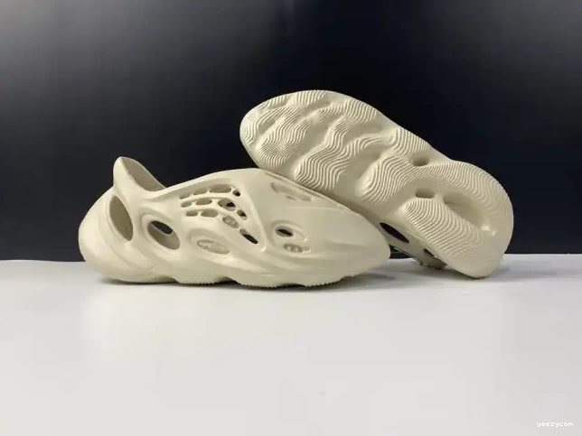 Yeezy RNNR Adidas FY4567 Sand Foam 0620
